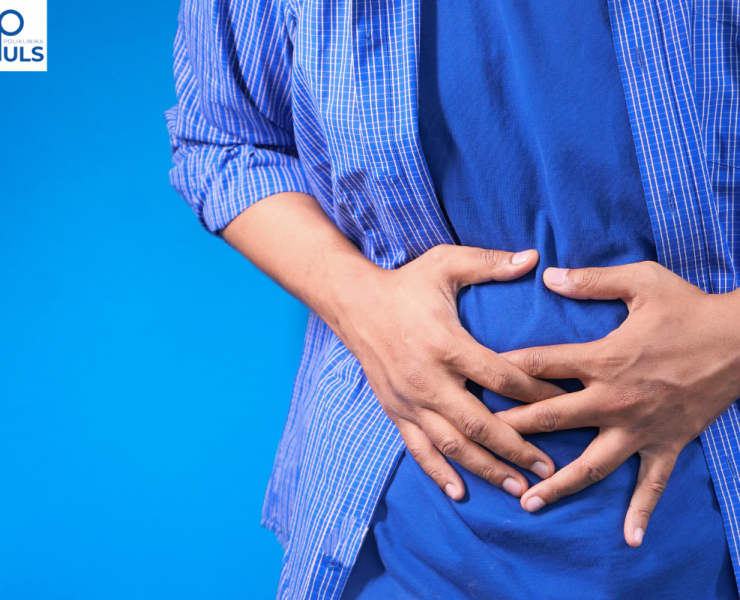 Osoba drži ruke na trbuhu zbog boli — bol u trbuhu uzroci i kada ići ljekaru